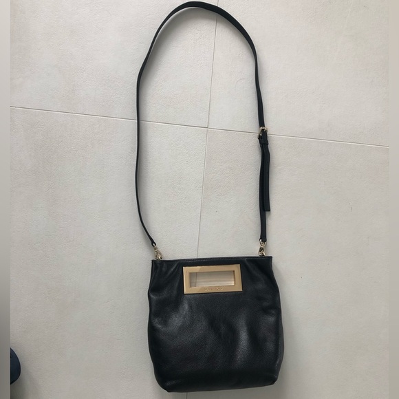 Michael Kors Crossbody Bag EUC with black pebbled leather and gold hardware - Picture 3 of 10
